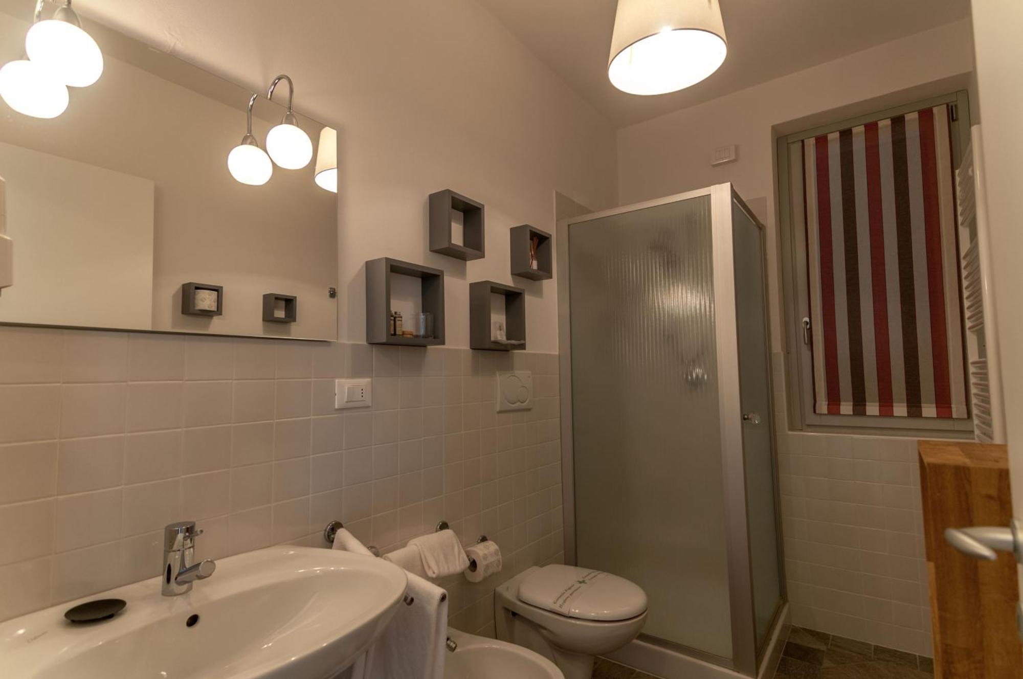 Locanda Pozzetto Laveno-Mombello Rom bilde